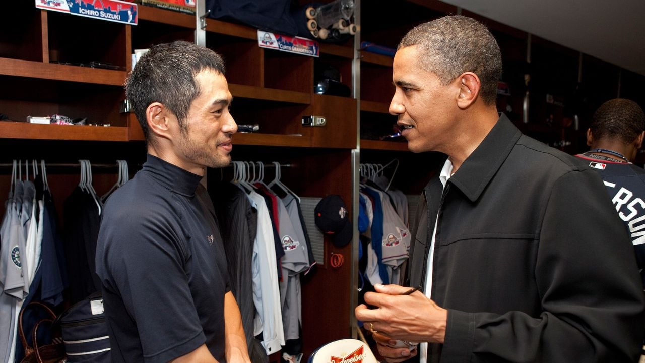 Ichiro Suzuki (left) and Barack Obama (right) talking in the locker rooms.