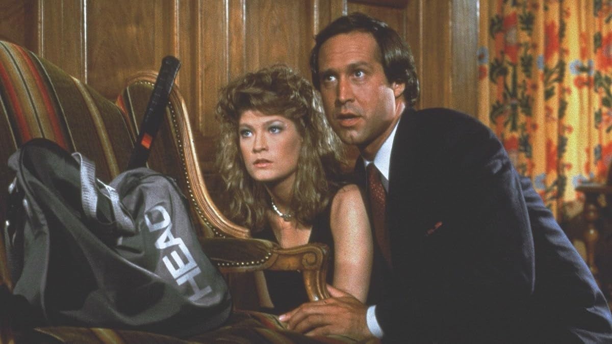 Chevy Chase and Dana Wheeler-Nicholson in Fletch (1985)