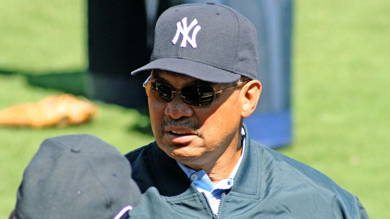 Photograph of Reggie Jackson, field side with NY.